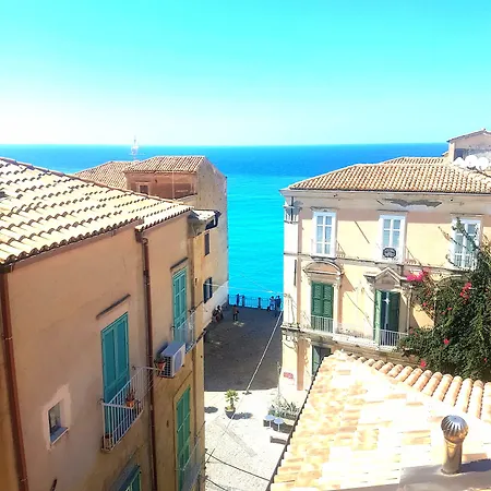 The Tower Couette-café Tropea
