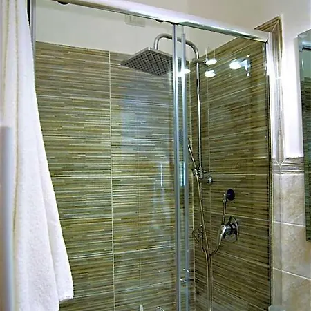 Bed & Breakfast The Tower 4*