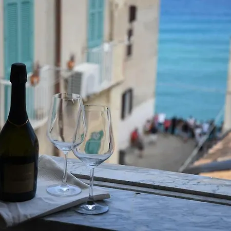 The Tower Couette-café Tropea